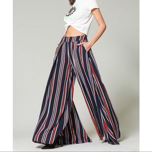 Wide legs pants.